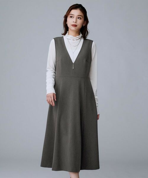 UNTITLED / アンタイトル ミニ丈・ひざ丈ワンピース | 【Aライン/ワンピース】Vネックジャンパースカート | 詳細2