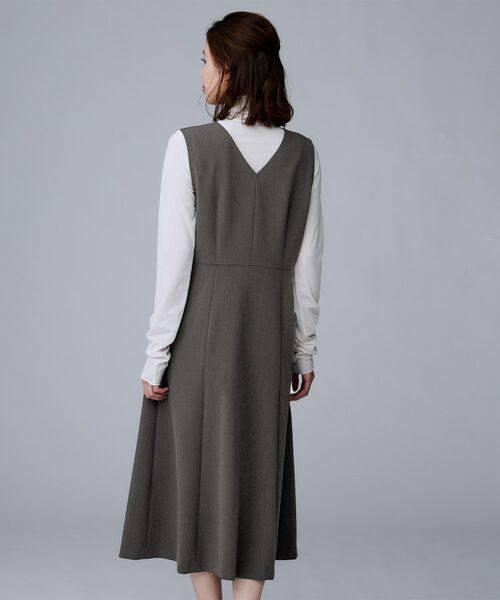 UNTITLED / アンタイトル ミニ丈・ひざ丈ワンピース | 【Aライン/ワンピース】Vネックジャンパースカート | 詳細3