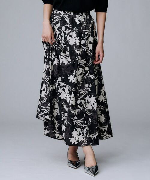 UNTITLED / アンタイトル ロング・マキシ丈スカート | 【ウエストゴム/ロング/花柄】オーナメントフラワー スカート(ブラック(119))