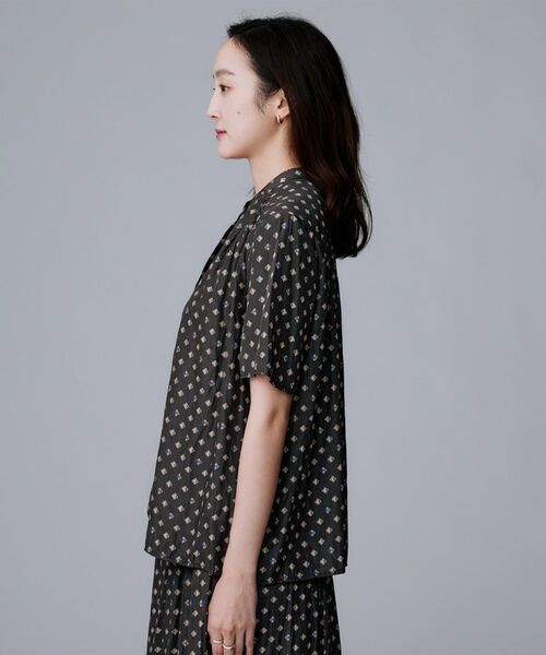 UNTITLED / アンタイトル シャツ・ブラウス | 【セットアップ可/リラクシー/通勤】スクエアジオメ柄ブラウス | 詳細17