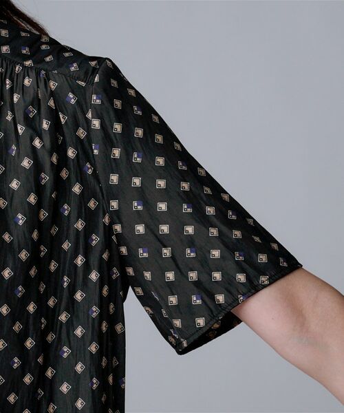 UNTITLED / アンタイトル シャツ・ブラウス | 【セットアップ可/リラクシー/通勤】スクエアジオメ柄ブラウス | 詳細20