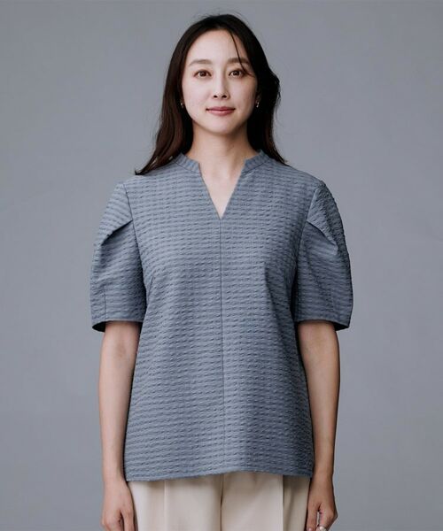 UNTITLED / アンタイトル シャツ・ブラウス | 【吸水速乾/ストレッチ/Vネック】フォルムスリーブ ブラウス | 詳細14