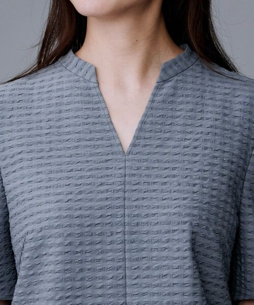 UNTITLED / アンタイトル シャツ・ブラウス | 【吸水速乾/ストレッチ/Vネック】フォルムスリーブ ブラウス | 詳細17