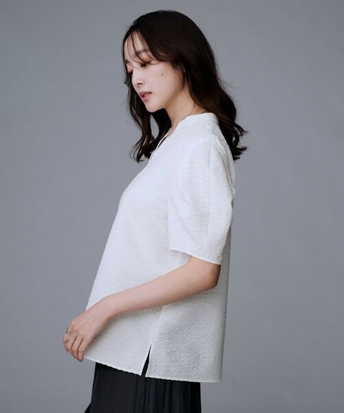 UNTITLED / アンタイトル シャツ・ブラウス | 【吸水速乾/ストレッチ/Vネック】フォルムスリーブ ブラウス | 詳細2