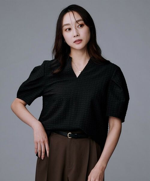 UNTITLED / アンタイトル シャツ・ブラウス | 【吸水速乾/ストレッチ/Vネック】フォルムスリーブ ブラウス | 詳細6