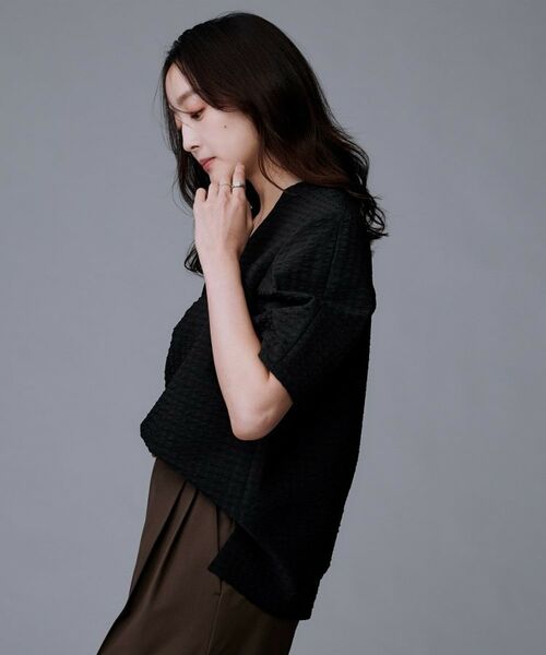 UNTITLED / アンタイトル シャツ・ブラウス | 【吸水速乾/ストレッチ/Vネック】フォルムスリーブ ブラウス | 詳細7