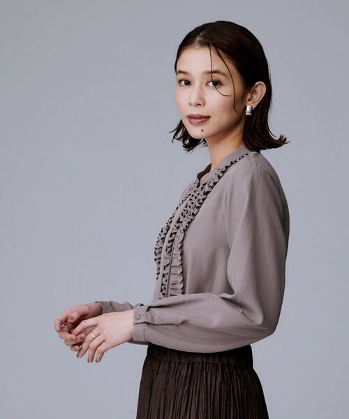 UNTITLED / アンタイトル シャツ・ブラウス | 【1枚で着映え/オンオフ着回し】フリルサテンブラウス | 詳細29