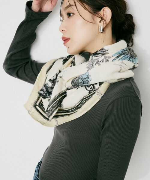 UNTITLED / アンタイトル マフラー・ショール・スヌード・ストール | 【manipuri】120×120正方形 フレームフラワー柄ウールシルクストール | 詳細4