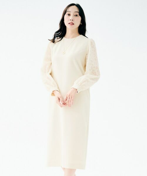 UNTITLED / アンタイトル ミニ丈・ひざ丈ワンピース | カットジャカードスリーブ ワンピース(グレージュ(050))