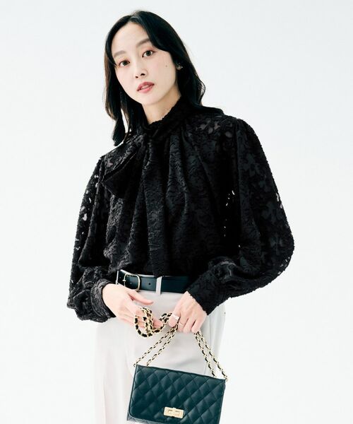 UNTITLED / アンタイトル シャツ・ブラウス | カットジャカード ボウタイブラウス(ブラック(019))