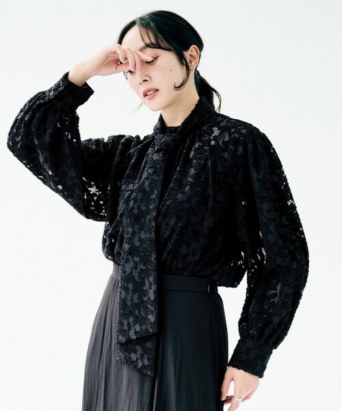 UNTITLED / アンタイトル シャツ・ブラウス | カットジャカード ボウタイブラウス(ネイビー(094))