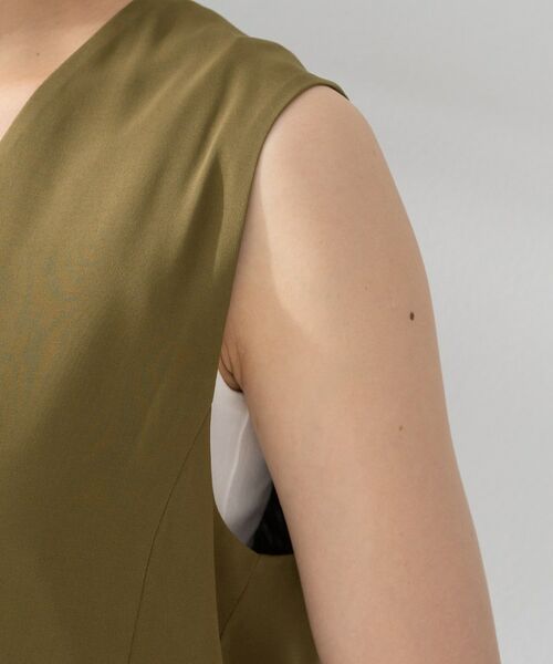 UNTITLED / アンタイトル ベスト | ドライシアーVネックジレ | 詳細15