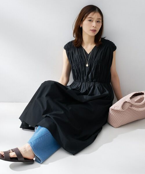 UNTITLED / アンタイトル ロング・マキシ丈ワンピース | シャーリングロングワンピース（ブラック(019)）