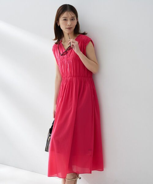 UNTITLED / アンタイトル ロング・マキシ丈ワンピース | シャーリングロングワンピース（ピンク(073)）
