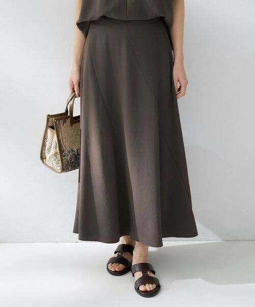 UNTITLED / アンタイトル ロング・マキシ丈スカート | リラックスフレアスカート（ブラウン(043)）
