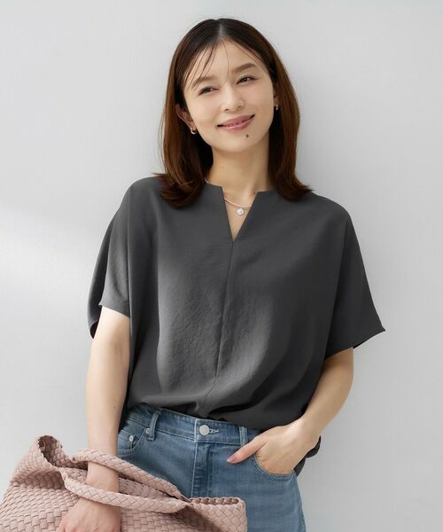 UNTITLED / アンタイトル シャツ・ブラウス | リラックスキーVネックブラウス（チャコールグレー(014)）