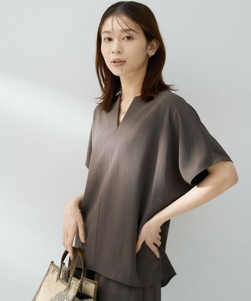 UNTITLED / アンタイトル シャツ・ブラウス | リラックスキーVネックブラウス（ブラウン(043)）