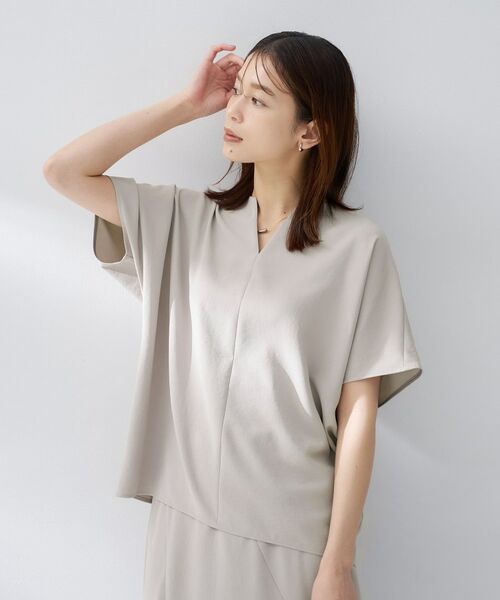 UNTITLED / アンタイトル シャツ・ブラウス | リラックスキーVネックブラウス（ベージュ(052)）