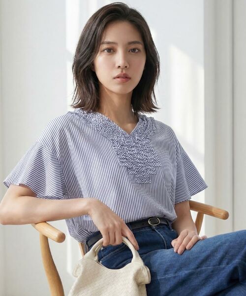 UNTITLED / アンタイトル シャツ・ブラウス | Vネックフリルブラウス(ブルー(693))