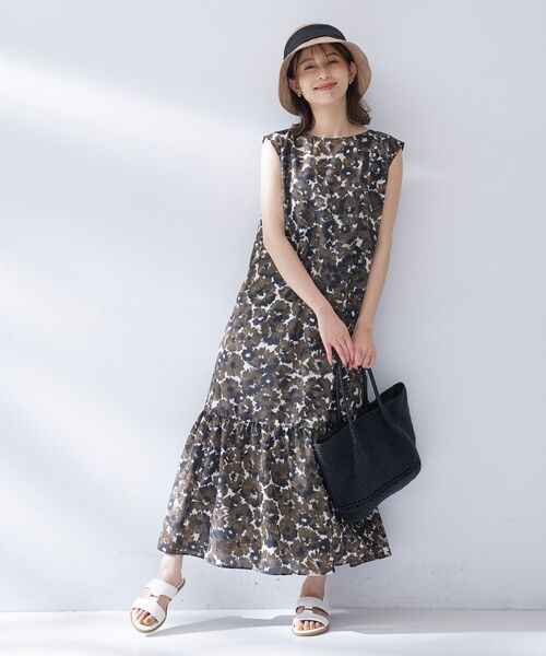 UNTITLED / アンタイトル ロング・マキシ丈ワンピース | フラワープリントワンピース（ブラウン(143)）