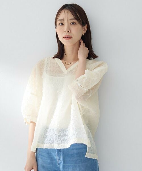 UNTITLED / アンタイトル シャツ・ブラウス | シアーVネックブラウス（オフホワイト(003)）
