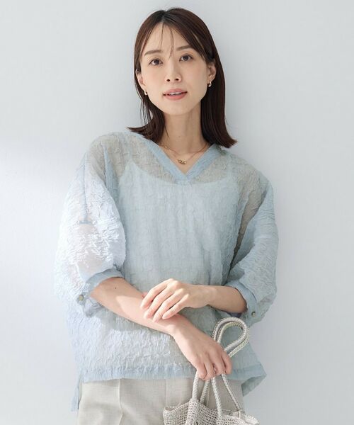 UNTITLED / アンタイトル シャツ・ブラウス | シアーVネックブラウス（サックスブルー(090)）