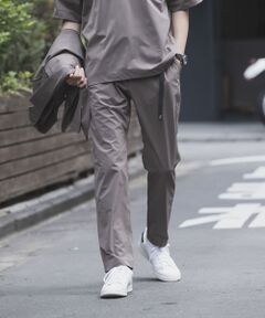 URBAN RESEARCH 2021SS<br>【Gramicci×URBAN RESEARCH グラミチ×アーバンリサーチ】<br><br>IN CITYなスタイリッシュさとアウトドアスペックを兼備するアクティブウェアとして、さらに注目を集めるGramicci×URBAN RESEARCHのコラボレーションプロダクトの2021春夏モデル第三弾。<br><br>年間6～8モデルリリースされるUR別注の中で最も人気の高い夏モデルは、帝人が開発した、高機能素材「ソロテックス(R)」をボディに採用し、今作は綾目の強いギャバジンをアサイン。ストレッチ性を更にUPさせ、キレイ見えする生地感のコンフォータブルな一本。<br>ウェイビングベルトに施されたお馴染みにランニングマンロゴは、それぞれのボディカラーとの相性が良い、オリジナルカラーをチョイス。<br>絶妙なバランス感が絶大な支持を受けるURオリジナルのジョッパーズテーパード型シルエット。<br><br>秋口までスタイリングできるマットなカラーを身にまとい、スポーティー&スタイリッシュなギミックが詰まった、サマーシーズンに欠かせない一本、やはり外せない。<br><br>【セットアップアイテム】<br>・UR16-17H006 SOLOTEXドライタッチギャバジャケット<br>・UR16-11H001 SOLOTEXドライタッチギャバTシャツ<br><br>【シリーズアイテム】<br>・UR24-14H001 【別注】GRAMICCI×URBAN RESEARCH　WOOLLY STRETCH PANTS<br>・UR17-14H003 【別注】GRAMICCI×URBAN RESEARCH　WASHABLE WOOLLY PANTS<br>・UR16-14H002 【別注】GRAMICCI×UR　TYPEWRITER STRETCH PANTS<br><br>【体型別スタッフ着用レビュー】<br><br>≪ルミネ新宿店  身長:165cm　体型:やせ型 着用サイズ:S≫<br>サラッとした生地感で、夏場でも着用しやすいです。<br>Sサイズで丁度良く、ボリュームのあるスニーカーに合わせる際はロールアップがおすすめです。<br><br>≪ららぽーとエキスポシティ店　身長:174cm　体型:普通　着用サイズ:L≫<br>サッカーをしていたので少し足腰はがっちりしていますが、Lサイズで丁度でした。<br>生地も真夏でもサラッとしていて、薄過ぎないので秋まで履けそうです。とにかく伸縮性が良く、アウトドアなどにも使えそう。カラーバリエーションも良いので、どの色も欲しくなります。<br><br><br><br>※商品画像は、光の当たり具合やパソコンなどの閲覧環境により、実際の色味と異なって見える場合がございます。予めご了承ください。<br>※商品の色味の目安は、商品単体の画像をご参照ください。<br><br>-----------------------------<br>透け感：なし<br>伸縮性：あり<br>裏地：なし<br>光沢：ややあり<br>ポケット：あり<br>-----------------------------