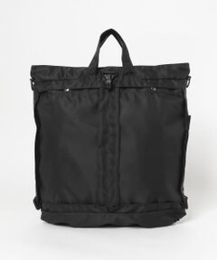 ■bagjack×URBAN RESEARCH<br><br>大容量且つファッショナブルなフォルムが完売必至のヘルメットバッグ。<br>素材を数多くのラグジュアリーブランドでも採用されているリモタン素材に変更したスペシャルオーダー。上品でモードなルックスに仕上がりました。サイドのブランドネームはボディと同色のBLACKで統一し、bagjackらしさを醸し出しつつ極限までミニマムに拘った名作です。カジュアルからビジネスまでシーンレスでパフォーマンスを発揮します。<br><br>【bagjack / バッグジャック】<br><br>デザイナー Peter Brunsbergによるベルリン発のバッグブランド。ドイツ初のメッセンジャーサービスを立ち上げた経験を活かし、既存のバッグの問題点を改良したメッセンジャーバッグは、高いクオリティに定評があります。少数精鋭で生産作業をこなす、正に「handmade in Berlin」のバッグブランドです。<br><br>※A3サイズ収納可能<br><br>総重量 : 約650g<br><br>※商品画像は、光の当たり具合やパソコンなどの閲覧環境により、実際の色味と異なって見える場合がございます。予めご了承ください。<br>※商品の色味の目安は、商品単体の画像をご参照ください。