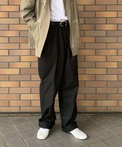 <strong style="font-weight:bold;">ミリタリーの定番素材、サテン生地を使用したストレートパンツ。</strong><br><br>40's～50'sのBRITISH INDIAN ARMY TROUSERをベースに、現代的にウェスト周りのディティールを取り除きストレートシルエットにアップグレード。無骨なハリ感が旬なシルエットに迫力を与える1本です。<br><br><br><br>※商品画像は、光の当たり具合やパソコンなどの閲覧環境により、実際の色味と異なって見える場合がございます。予めご了承ください。<br>※商品の色味の目安は、商品単体の画像をご参照ください。<br><br>-----------------------------<br>透け感：なし<br>伸縮性：なし<br>裏地：なし<br>光沢：なし<br>ポケット：あり<br>-----------------------------