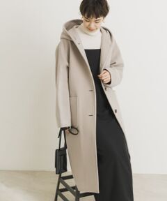 <strong style="font-weight:bold;">【大人気のオーバーフードコートが新色を纏って登場!】</strong><br>URBANRESEARCH冬のベストセラーコート"オーバーフードコート"<br>昨年、大変ご好評頂きましたBEIGEに定番BLACK、大人っぽいMOCHAを加えた3色展開とカラーを新たにリバイバル。<br>軽く柔らかい風合いの素材とフードの小顔効果、スタイルアップが叶う後ろ身頃のベルトデザインと細かなディティールが光る1枚。<br>スタイリング問わず何とでも合わせ易い、この冬の本命アウターとしておすすめの1着です。<br><br><strong style="font-weight:bold;">POINT</strong><br>・長くご愛用頂けるデザインとカラー展開<br>・程良い厚さと着膨れしないすっきりとしたシルエット<br>・体型&身長を問わずどなたでも合わせ易い<br><br><strong style="font-weight:bold;">COORDINATE</strong><br>スカート、パンツ、ワンピース、サロペットなどスタイリングを選ばず何とでも相性抜群。<br><br><br>※この商品は、素材の特性上ピリング(毛玉)ができやすいので、連続着用はお避けください。毛玉ができた場合は、毛玉取り器やはさみなどでお手入れしてください。<br><br>総重量 : 約1110g<br><br>※商品画像は、光の当たり具合やパソコンなどの閲覧環境により、実際の色味と異なって見える場合がございます。予めご了承ください。<br>※商品の色味の目安は、商品単体の画像をご参照ください。<br><br>-----------------------------<br><strong style="font-weight:bold;">《スタッフレビュー》</strong><br>[スタッフA]<br>年齢 : 20代後半, 身長 : 154cm, 体型 : 小柄<br>普段の着用サイズ : 36<br>パーソナルカラー : イエローベース 秋タイプ<br>【着用カラー/サイズ】BEIGE/FREE<br>【サイズ感】ふくらばぎの真ん中あたりにくる丈感で低身長でもバランスが取りやすい◎<br>【着心地】身幅と腕回りはややゆとりがあり、厚手のニットを着込むこともできました。<br>-----------------------------<br><br><b>▼お気に入り登録のおすすめ▼</b><br>お気に入り登録商品は、マイページにて現在の価格情報や在庫状況の確認が可能です。<br>お買い物リストの管理に是非ご利用下さい。<br><br>-----------------------------<br>透け感：なし<br>伸縮性：なし<br>裏地：あり<br>光沢：なし<br>ポケット：あり<br>-----------------------------