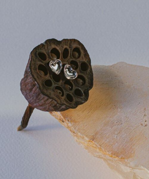 Le Chic Radical Heart Sculpture Studs レディース - Cortesbrasil