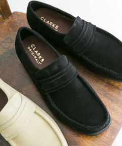 </b><br>Clarks/クラークス</b><br>190年を超える歴史を持つ、英国生まれの老舗の靴ブランド。1960年頃から市場を全世界へと拡大し、英国を代表する靴ブランドとなった「クラークス」のデザートブーツやワラビーは、今やカジュアルシューズの代名詞とも言われています。<br><br>【2023 Spring/Summer】<br><br>※この商品はUKサイズ表記になります。メーカー独自の採寸方法でのcm表示となります。表記サイズは目安サイズでございますので予めご了承ください。<br>※靴箱破損につきましては、商品に不良が無い場合に限り出荷させていただいております。予めご了承ください。<br>染色部分は色落ちします。<br>※その他お取り扱いに関しましては、商品に付属のアテンションタグをご覧ください。<br><br>重量(片足) : 約435g<br><br>※商品画像は、光の当たり具合やパソコンなどの閲覧環境により、実際の色味と異なって見える場合がございます。予めご了承ください。<br>※商品の色味の目安は、商品単体の画像をご参照ください。<br><br><b>▼お気に入り登録のおすすめ▼</b><br>お気に入り登録商品は、マイページにて現在の価格情報や在庫状況の確認が可能です。<br>お買い物リストの管理に是非ご利用下さい。