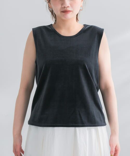 セール】 SIMONE WILD round neck sleevels Top （タンクトップ