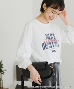 <strong style="font-weight:bold;">【大人カジュアルなスタイリングに欠かせないロゴプリントTシャツ】</strong><br>ピグメント加工を施したヴィンテージライクな生地が味のあるロゴTシャツを、ルーズに着られるオーバーシルエットでご用意。<br>肩の落ちるラグランスリーブや身体のラインを拾わないゆとりのあるサイズ感がリラックスした着心地で、程よく厚みのある生地が一枚でも着やすいアイテム。<br>大きめのロゴがスタイリングのアクセントになり、シンプルなボトムスと合わせるだけで雰囲気のあるスタイリングが完成します。<br><br><strong style="font-weight:bold;">POINT</strong><br>・一枚で様になるロゴプリント<br>・ヴィンテージ感のあるデザイン<br>・シーズンレスで着回しやすい7分袖<br><br><strong style="font-weight:bold;">COORDINATE</strong><br>ベロアバイアススカート(UR36-25C002)やタックワイドパンツ(UR34-24O003)など<br>きれいめのアイテムと合わせたスタイリングがおすすめです。<br><br>【2023 Autumn/Winter】<br><br>※加工の特性上、色、加工感、サイズに個体差があります。あらかじめご了承ください。<br>※この商品(Lt.NAVY, BLACK)は、顔料を使用しています。着用や洗濯を繰り返すことによる「摩擦」や「こすれ」により、顔料が徐々に白化しむら状の部分が現れますが、これは顔料の特徴です。<br>※その他お取り扱いに関しましては、商品に付属のアテンションタグをご覧ください。<br><br>※商品画像は、光の当たり具合やパソコンなどの閲覧環境により、実際の色味と異なって見える場合がございます。予めご了承ください。<br>※商品の色味の目安は、商品単体の画像をご参照ください。<br><br><b>▼お気に入り登録のおすすめ▼</b><br>お気に入り登録商品は、マイページにて現在の価格情報や在庫状況の確認が可能です。<br>お買い物リストの管理に是非ご利用下さい。<br><br><h4 class="material">素材感</h4><br><b class="line-height-120p">透け感 : ややあり(WHITEのみ)<br>伸縮性 : ややあり<br>裏地 : なし<br>光沢 : なし<br>ポケット : なし</b>