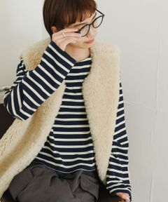 <strong style="font-weight:bold;">【トップスのレパートリーに加えておきたいクロップドカットソー】</strong><br>シンプルなデザインながらもショート丈がトレンド感のあるロングTシャツは、ゆとりを持たせた身幅や長めのスリーブがリラックスした程よい抜け感を演出。<br>少し広めに開いたネックラインが女性らしく、柔らかな程よく厚みのある生地が透け感を気にせず着用いただけます。<br>一枚ではもちろん、ジャケットやワンピースのインナーにとマルチに活躍します。<br><br><strong style="font-weight:bold;">POINT</strong><br>・トレンドのクロップド丈<br>・透け感の気にならない素材<br>・合わせやすいカラー展開<br><br><strong style="font-weight:bold;">COORDINATE</strong><br>ナイロンカーゴパンツ(UR36-24C001)など、ボトムスにボリュームを持たせたスタイリングが◎<br>ハイウエストのボトムスと合わせると、より今年らしいスタイリングが完成します。<br><br>【2023 Autumn/Winter】<br><br>※色落ちにご注意ください。<br>※洗濯の際は、色落ちすることがありますので、単品洗いをしてください。<br>※その他お取り扱いに関しましては、商品に付属のアテンションタグをご覧ください。<br><br>※商品画像は、光の当たり具合やパソコンなどの閲覧環境により、実際の色味と異なって見える場合がございます。予めご了承ください。<br>※商品の色味の目安は、商品単体の画像をご参照ください。<br><br><b>▼お気に入り登録のおすすめ▼</b><br>お気に入り登録商品は、マイページにて現在の価格情報や在庫状況の確認が可能です。 <br>お買い物リストの管理に是非ご利用下さい。<br><br><h4 class="material">素材感</h4><br><b class="line-height-120p">透け感 : ややあり(OFFのみ)<br>伸縮性 : ややあり<br>裏地 : なし<br>光沢 : なし<br>ポケット : なし</b>