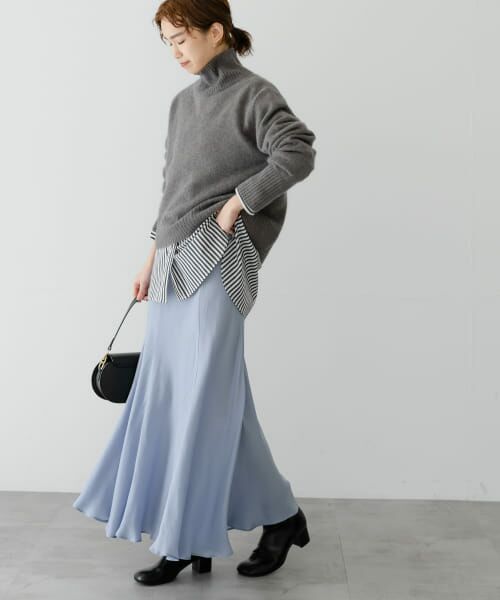新品✨タグ付き♪定価28,600円　キュプラ素材の光沢のある上品なスカート