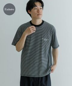 <b>昨年大ヒットを収めたアイコニックな別注ワンポイントデザインTEE。</b><br><br>カジュアルスポーティなインラインとは一変、モノトーンベースでミニマムなデザイン、タグまでブラックカラーで纏め上げたストリートベースの度詰めTEEをオーダー。本作は度詰めの天竺生地にキャッチーなブランドロゴ刺繍を配したミニマムなワンポイントデザイン。リラックス感のあるルーズシルエットでユニセックスで着用可能に。今シーズンはっ無地2カラー、ミジンボーダー、新たにピンボーダーを加えたタイムレスなテキスタイルで提案します。<br><br><br><br>【2024 Spring/Summer】【24SS】<br><br>※商品画像は、光の当たり具合やパソコンなどの閲覧環境により、実際の色味と異なって見える場合がございます。予めご了承ください。<br>※商品の色味の目安は、商品単体の画像をご参照ください。<br><br><b>▼お気に入り登録のおすすめ▼</b><br>お気に入り登録商品は、マイページにて現在の価格情報や在庫状況の確認が可能です。<br>お買い物リストの管理に是非ご利用下さい。<br><br><h4 class="material">素材感</h4><br><b class="line-height-120p">透け感 : ややあり(WHITEのみ)<br>伸縮性 : ややあり<br>裏地 : なし<br>光沢 : なし<br>ポケット : なし</b>