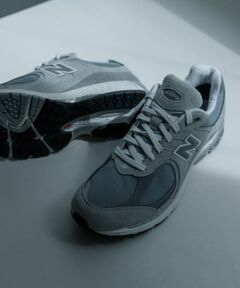 <b>NEW BALANCE/ニューバランス</b><br><br>ボストンで生まれてからずっとフィット性を追求し、理想のランニングシューズを実現するために、自ら走ることで開発に従事し、独創的なシューズコンセプト「インステップレーシング」を確立。履いた人に"新しい(new)、バランス(balance)"感覚をもたらすことを継承しながらも、最新のテクノロジーを集結し、よりよいフィット性を追求するシューズづくりを行っています。<br><br><br><br>【2024 Spring/Summer】【24SS】<br><br>※靴箱破損につきましては、商品に不良が無い場合に限り出荷させていただいております。予めご了承ください。<br>※濃色や蛍光色の皮革、繊維を使用しているシューズの場合、長時間の水濡れ等により、色落ちや色移り(色移行)が生じる場合があります。<br>※その他お取り扱いに関しましては、商品に付属のアテンションタグをご覧ください。<br><br>重量(片足) : 約390g<br><br>[メーカー表記サイズ]<br>WIDTHS : D<br><br>※商品画像は、光の当たり具合やパソコンなどの閲覧環境により、実際の色味と異なって見える場合がございます。予めご了承ください。<br>※商品の色味の目安は、商品単体の画像をご参照ください。<br><br>-----------------------------<br><strong style="font-weight:bold;">《スタッフレビュー》</strong><br>試着サイズ : 27 / 28<br>27だと長さには少しゆとりがありますが、幅が窮屈に感じました。28だと全体的にゆとりがあるサイズ感です。厚手の靴下を合わせることを考えると、個人的には28の方が履きやすいと思います。<br>[スタッフデータ]<br>普段の着用サイズ : 27.5～28.0cm<br>足長 : 26.5cm<br>足囲 : 24.5cm<br>足幅 : 普通<br>※履き心地には個人差がございますので、あくまでも目安としてご覧ください。<br>-----------------------------<br><br><br><b>▼お気に入り登録のおすすめ▼</b><br>お気に入り登録商品は、マイページにて現在の価格情報や在庫状況の確認が可能です。<br>お買い物リストの管理に是非ご利用下さい。