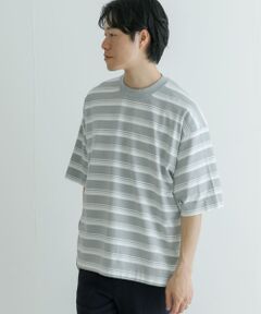 <b>限りなくTEEシャツに近づけたニットTEE</b><br><br>糸本来にしなやかさと光沢があり、度詰めのハイゲージで編み立てることで、上品かつ繊細で上質な生地に仕上がりました。一件ボーダーTEEのようなルックスだが、こまかなニットディティールを加えた大人のボーダーニットTEEです。カジュアルなマルチボーダーデザインを、モノトーンカラーの配色でミニマルでクリアな1着に。サマーニットの第一歩はこの1着でキマリ。<br><br><br><br>【2024 Spring/Summer】【24SS】<br><br>※この商品は、長時間強い日光や照明を受けますと、変色するおそれがあります。ご着用や保管の際は、充分にご注意ください。<br>※着用の際は、バッグやベルトなどとの摩擦にご注意ください。<br>※その他お取り扱いに関しましては、商品に付属のアテンションタグをご覧ください。<br><br>※商品画像は、光の当たり具合やパソコンなどの閲覧環境により、実際の色味と異なって見える場合がございます。予めご了承ください。<br>※商品の色味の目安は、商品単体の画像をご参照ください。<br><br><b>▼お気に入り登録のおすすめ▼</b><br>お気に入り登録商品は、マイページにて現在の価格情報や在庫状況の確認が可能です。<br>お買い物リストの管理に是非ご利用下さい。<br><br><h4 class="material">素材感</h4><br><b class="line-height-120p">透け感 : なし<br>伸縮性 : あり<br>裏地 : なし<br>光沢 : なし<br>ポケット : なし</b>