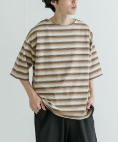 <b>しなやかで肌触りの良い素材を使用したマルチボーダーTEE</b><br><br>落ち着いたカラーで組み合わさったマルチボーダーデザインをボートネックTEEに昇華させたルーズTEE。袖口を広くとったドロップショルダーのアームデザインが効いたオーバーシルエットでオーダーしました。様々なボトムスとマッチするミニマムなルックスで、可愛くなりすぎない大人スタイリングに必須の1着です。<br><br><br><br>【2024 Spring/Summer】【24SS】<br><br>※商品画像は、光の当たり具合やパソコンなどの閲覧環境により、実際の色味と異なって見える場合がございます。予めご了承ください。<br>※商品の色味の目安は、商品単体の画像をご参照ください。<br><br><b>▼お気に入り登録のおすすめ▼</b><br>お気に入り登録商品は、マイページにて現在の価格情報や在庫状況の確認が可能です。<br>お買い物リストの管理に是非ご利用下さい。<br><br><h4 class="material">素材感</h4><br><b class="line-height-120p">透け感 : なし<br>伸縮性 : あり<br>裏地 : なし<br>光沢 : なし<br>ポケット : なし</b>