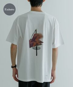 <b>semoh監修のアーティストコラボレーションTEE</b><br><br>MOTTYこと丸井元子氏は2014年にデザインスタジオ「RALPH(現YAR)」から独立。藤井風やPerfumeなど、さまざまなアーティストのジャケットアートディレクションやグラフィックデザイン、COACH、PUMAなどファッションブランドとのコラボレーションを行う。昨年、遊具からインスピレーションを得た個展「Play」を開催。<br>semohでは過去にも数回コラボレーションや描き下ろしを展開している。<br><br><b>semoh/セモー</b><br><br>日本人デザイナー上山浩征氏による東京発のドメスティックブランド。ブランド名の由来は「homes」を反対から読んだ造語。”家にいるときのリラックス感と外出時の緊張感の調和”をコンセプトとし、解放感と緊張感の相反するものが一つに詰まった衣服を展開している。<br><br><br><br>【2024 Spring/Summer】【24SS】<br><br>※商品画像は、光の当たり具合やパソコンなどの閲覧環境により、実際の色味と異なって見える場合がございます。予めご了承ください。<br>※商品の色味の目安は、商品単体の画像をご参照ください。<br><br><b>▼お気に入り登録のおすすめ▼</b><br>お気に入り登録商品は、マイページにて現在の価格情報や在庫状況の確認が可能です。<br>お買い物リストの管理に是非ご利用下さい。<br><br><h4 class="material">素材感</h4><br><b class="line-height-120p">透け感 :ややあり(WHITE)<br>伸縮性 :ややあり<br>裏地 :なし<br>光沢 :なし<br>ポケット :なし</b>