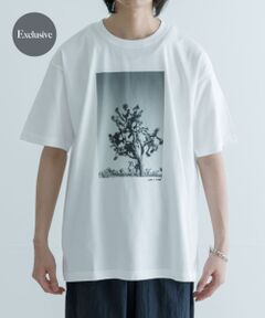 <b>semoh監修のアーティストコラボレーションTEE</b><br><br>217...NINA<br>15歳で渡米し、芸術系の高校LACHSA「Los Angeles County High School for the Arts」いて美術科を専攻するなど、アメリカ、イタリアにてアートを学ぶ。高校卒業後、日本にて音楽関係、芸能関係の仕事を経て21歳で再び渡米。2018年より東京とロサンゼルスをベースにファッション、広告、アート活動と様々な写真表現を行い、ジャンルレスに活躍している。2020年には「TRUST ME DARLING」を立ち上げ、加藤ミリヤ、青山テルマとともに、子どもたちの教育支援に繋がる団体へ寄付活動も行う。<br><br><b>semoh/セモー</b><br><br>日本人デザイナー上山浩征氏による東京発のドメスティックブランド。ブランド名の由来は「homes」を反対から読んだ造語。”家にいるときのリラックス感と外出時の緊張感の調和”をコンセプトとし、解放感と緊張感の相反するものが一つに詰まった衣服を展開している。<br><br>【2024 Spring/Summer】【24SS】<br><br>※商品画像は、光の当たり具合やパソコンなどの閲覧環境により、実際の色味と異なって見える場合がございます。予めご了承ください。<br>※商品の色味の目安は、商品単体の画像をご参照ください。<br><br><b>▼お気に入り登録のおすすめ▼</b><br>お気に入り登録商品は、マイページにて現在の価格情報や在庫状況の確認が可能です。<br>お買い物リストの管理に是非ご利用下さい。<br><br><h4 class="material">素材感</h4><br><b class="line-height-120p">透け感 : ややあり(WHITEのみ)<br>伸縮性 : ややあり<br>裏地 : なし<br>光沢 : なし<br>ポケット : なし</b>