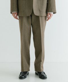 <b>FREEMANS SPORTING CLUB / フリーマンズ・スポーティング・クラブ</b><br><br>2005年の誕生以来、現代のアメリカ紳士を魅了し続けるものを多数取り揃え、 ニューヨークで欠くことの出来ない存在となっている「FREEMANS SPORTING CLUB(フリーマンズ スポーティング クラブ)」。 40s～70sのスタイルを継承したヘリテージなルックは勿論、 テーラー、スポーツウェア、バーバー、レストランが一体となったショップは、ニューアメリカンカルチャーとなり、世界中に影響を与え続けています。<br><br>【2024 Autumn/Winter】【24AW】<br><br>※この商品は、デリケートな素材を使用している為、ベルト・バッグ・アクセサリー・周囲の壁など表面の粗いものとの摩擦や引っ掛かりにご注意ください。<br>※素材の特性上、よじれ(斜行)・縮み・ピリングが出来ましたら引っ張ろうとせず、ブラッシングするかハサミで取り除いて下さい。<br>※その他お取り扱いに関しましては、商品に付属のアテンションタグをご覧ください。<br><br>※商品画像は、光の当たり具合やパソコンなどの閲覧環境により、実際の色味と異なって見える場合がございます。予めご了承ください。<br>※商品の色味の目安は、商品単体の画像をご参照ください。<br><br><b>▼お気に入り登録のおすすめ▼</b><br>お気に入り登録商品は、マイページにて現在の価格情報や在庫状況の確認が可能です。<br>お買い物リストの管理に是非ご利用下さい。<br><br><h4 class="material">素材感</h4><br><b class="line-height-120p">透け感 :なし<br>伸縮性 :なし<br>裏地 :あり(前太もも部分)<br>光沢 :なし<br>ポケット :あり</b>