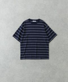 <b>【シックなボーダー×ゆったりシルエット。個性とリラックス感を兼ね備えた一着】</b><br><br>オリジナルのボーダー生地を使用し、リラックスシルエットに仕立てたTシャツが登場。<br>OEコットンにポリエステルのグラデーション糸を織り交ぜ、他にはない独自の表情を演出。<br><br>落ち着いた雰囲気のボーダーデザインで、大人カジュアルからシンプルコーデまで幅広く活躍する一枚です。<br><br>-MATERIAL-<br>・OEコットンとポリエステルのグラデーション糸を組み合わせた、独自のボーダー生地<br>・柔らかく肌馴染みの良い風合い<br>・通気性と適度なハリ感があり、快適な着心地を実現<br><br>-DESIGN-<br>・シックなボーダーパターンが大人っぽい印象に<br>・ゆったりとしたリラックスフィットで、トレンド感のあるシルエット<br>・一枚で着ても存在感のある上品な仕上がり<br><br>-COORDINATE-<br>・ワイドパンツと合わせて、こなれたストリートカジュアルに<br>・テーラードジャケットやスラックスと組み合わせて、上品な抜け感のあるスタイルに<br>・デニムやチノパンと合わせた、シンプルで爽やかな大人カジュアルにも◎<br><br><br>【2025 Spring/Summer】【25SS】<br><br>※商品画像は、光の当たり具合やパソコンなどの閲覧環境により、実際の色味と異なって見える場合がございます。予めご了承ください。<br>※商品の色味の目安は、商品単体の画像をご参照ください。<br><br><b>▼お気に入り登録のおすすめ▼</b><br>お気に入り登録商品は、マイページにて現在の価格情報や在庫状況の確認が可能です。<br>お買い物リストの管理に是非ご利用下さい。<br><br><h4 class="material">素材感</h4><br><b class="line-height-120p">透け感 : ややあり(WHITEのみ)<br>伸縮性 : ややあり<br>裏地 : なし<br>光沢 : なし<br>ポケット : なし</b>