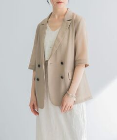 透け感のあるメッシュ素材を使用したジャケット。<br>ゆとりのあるボックスシルエットに、ダブルブレストのシンプルなデザインなので、幅広いシーンで着用が可能。肩まわりは、かちっとし過ぎていないので、気負わずシャツ感覚で羽織っていただけます。<br>スラックスや、デニム、ロングスカートなど、どんなボトムスとも合わせやすいデザインです。アクセサリーを足して、女性らしく着こなしていただくのがおすすめ。<br><br><strong style="font-weight:bold;">POINT</strong><br>・シーズンムード溢れるメッシュ素材<br>・シャツ感覚で着用できる<br>・着回しのきくデザイン<br><br>【2025 Spring/Summer】【25SS】<br><br>※この商品は、摩擦(特に湿った状態での摩擦)や、汗、雨などで濡れると、他の衣料や下着(特に白物)に色移りする場合がありますので、充分ご注意ください。<br>※洗濯の時多少色落ちすることがありますので、出来るだけ単品洗いをおすすめします。<br>※その他お取り扱いに関しましては、商品に付属のアテンションタグをご覧ください。<br><br>総重量 : 約265g<br><br>※商品画像は、光の当たり具合やパソコンなどの閲覧環境により、実際の色味と異なって見える場合がございます。予めご了承ください。<br>※商品の色味の目安は、商品単体の画像をご参照ください。<br><br><b>▼お気に入り登録のおすすめ▼</b><br>お気に入り登録商品は、マイページにて現在の価格情報や在庫状況の確認が可能です。<br>お買い物リストの管理に是非ご利用下さい。<br><br><h4 class="material">素材感</h4><br><b class="line-height-120p">透け感 : ややあり<br>伸縮性 : なし<br>裏地 : なし<br>光沢 : なし<br>ポケット : あり</b>