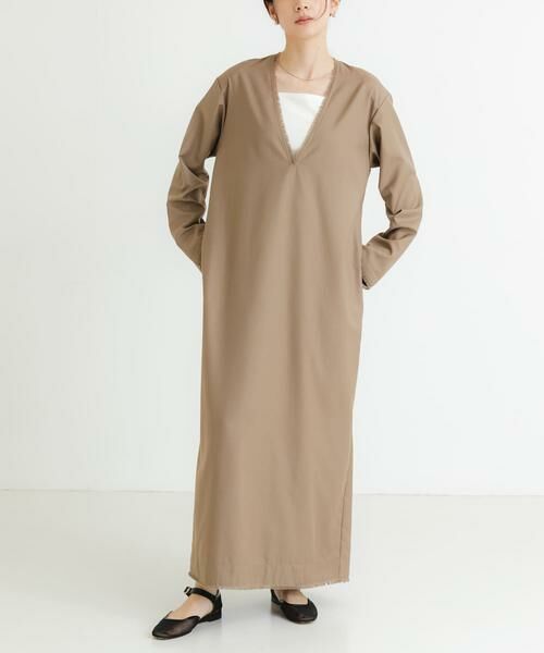 URBAN RESEARCH / アーバンリサーチ ワンピース | new basic　深Vネックワンピース（ベージュ）