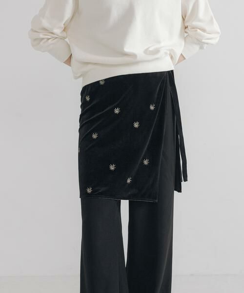 URBAN RESEARCH / アーバンリサーチ スカート | ベロア刺繍ラップスカート（ブラック）