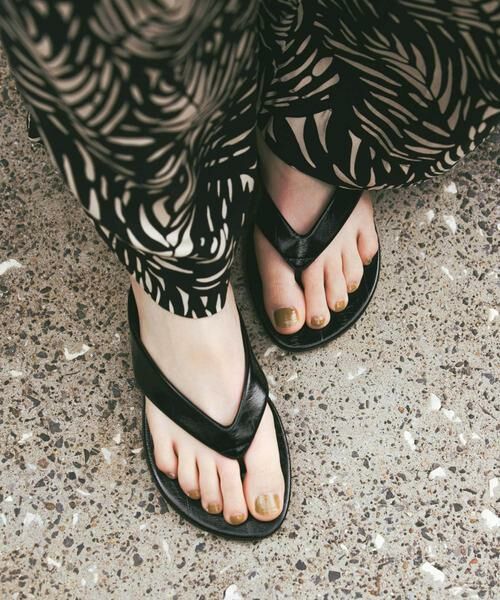 URBAN RESEARCH / アーバンリサーチ サンダル | LE MONDE BERYL　FLAT THONG SANDAL（ブラック）