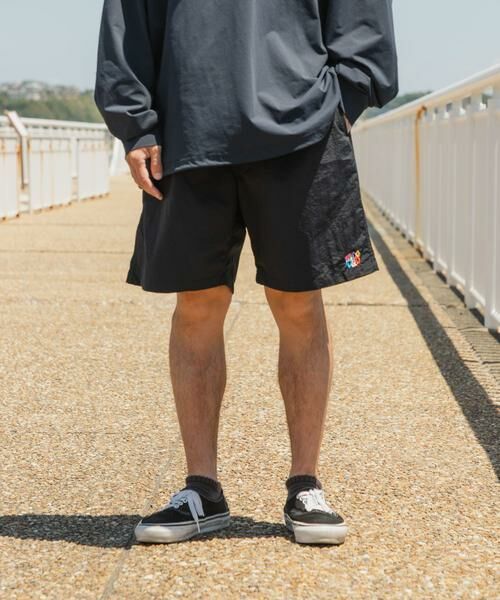 URBAN RESEARCH / アーバンリサーチ ショート・ハーフ・半端丈パンツ | Wide Dad　GRAPHIC SHORTS WITH HATCH（ブラック）