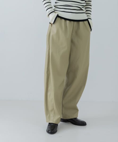 ＊＊URBAN RESEARCH / アーバンリサーチ その他パンツ | レザーライクコクーンパンツ（BEIGE）